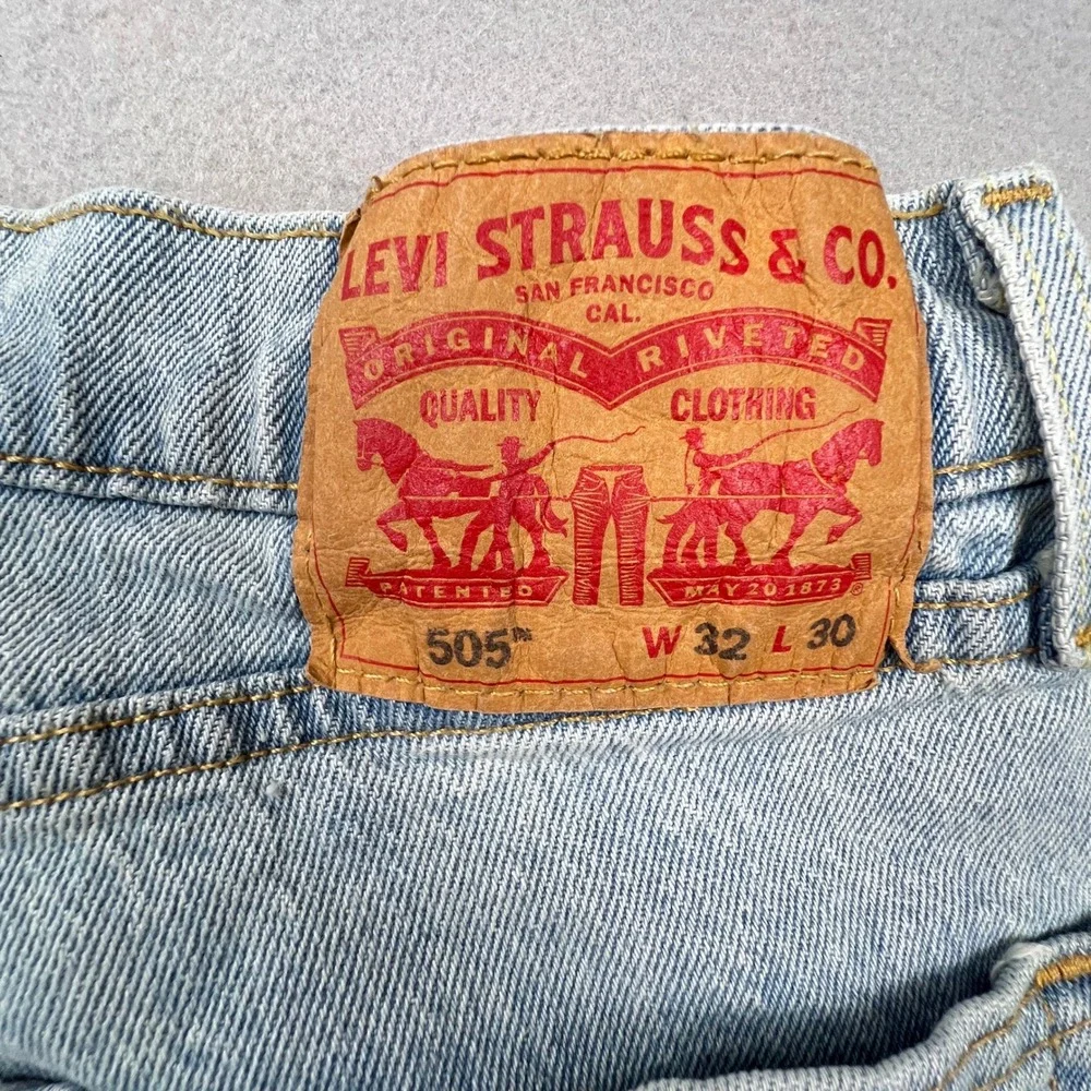 Levi's 505 Regular Fit Jeans Mens 32x30 Light Wash Denim Straight Leg Casual